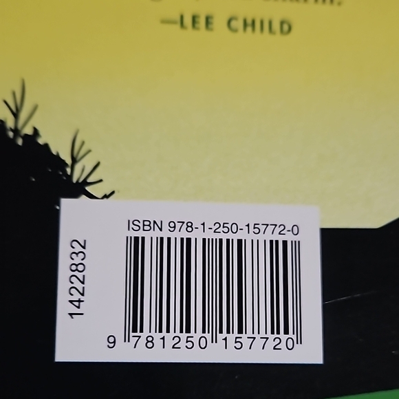 M.C. Beaton Mystery Book Set - Pink & Green Covers - Picture 4 of 8